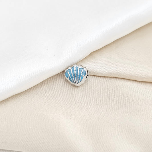 CHARM CONCHA AZUL Y PLATEADO RF K6495