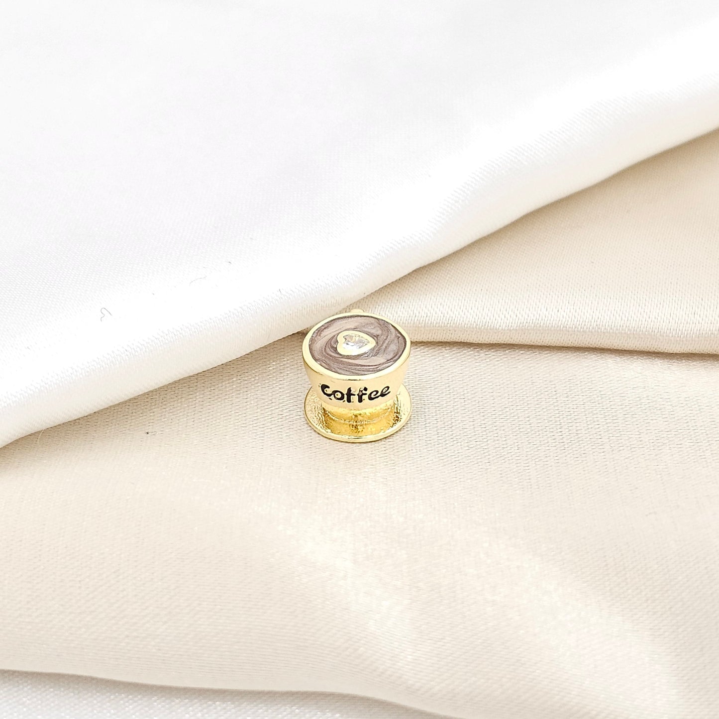 CHARM TAZA DE CAFÉ  CON CORAZON DORADO RF K6507