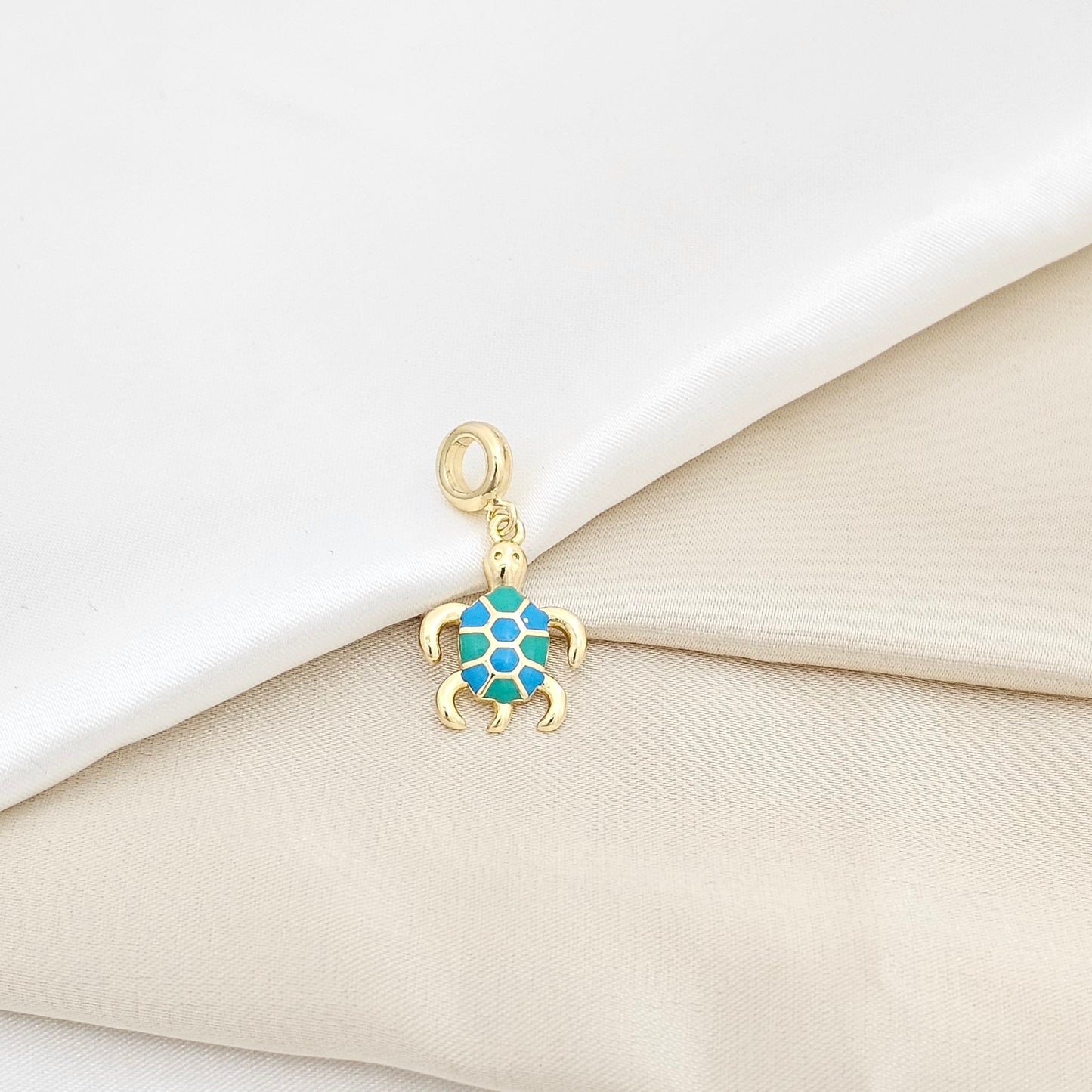 CHARM TORTUGA VERDE AZUL Y DORADO RF K6509