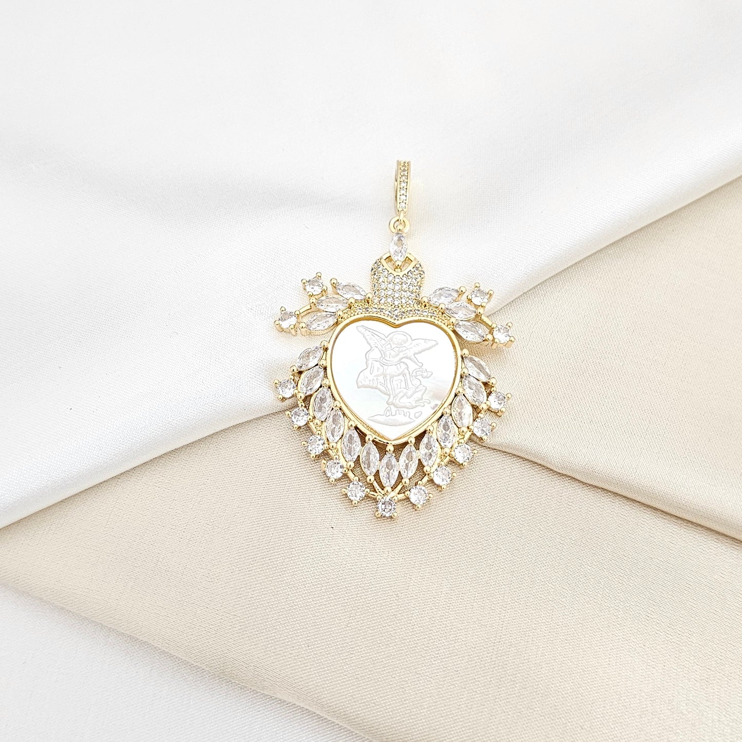 DIJE NACAR CORAZON ANGEL ARCANGEL DORADO RF K6577