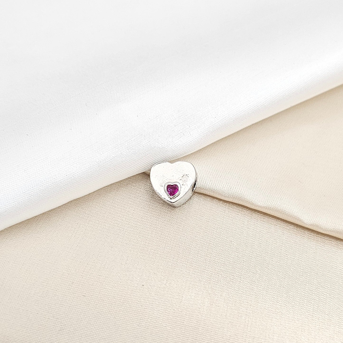 CHARM CORAZON LISO PLATEADO CIRCON MORADO RF K6589