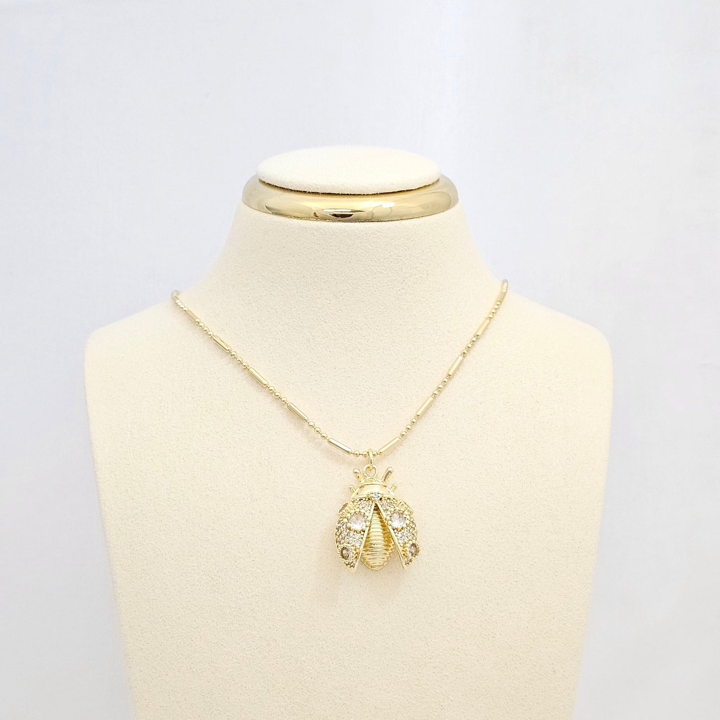 DIJE MARIQUITA GRANDE CON CIRCONES DORADO RF K6655
