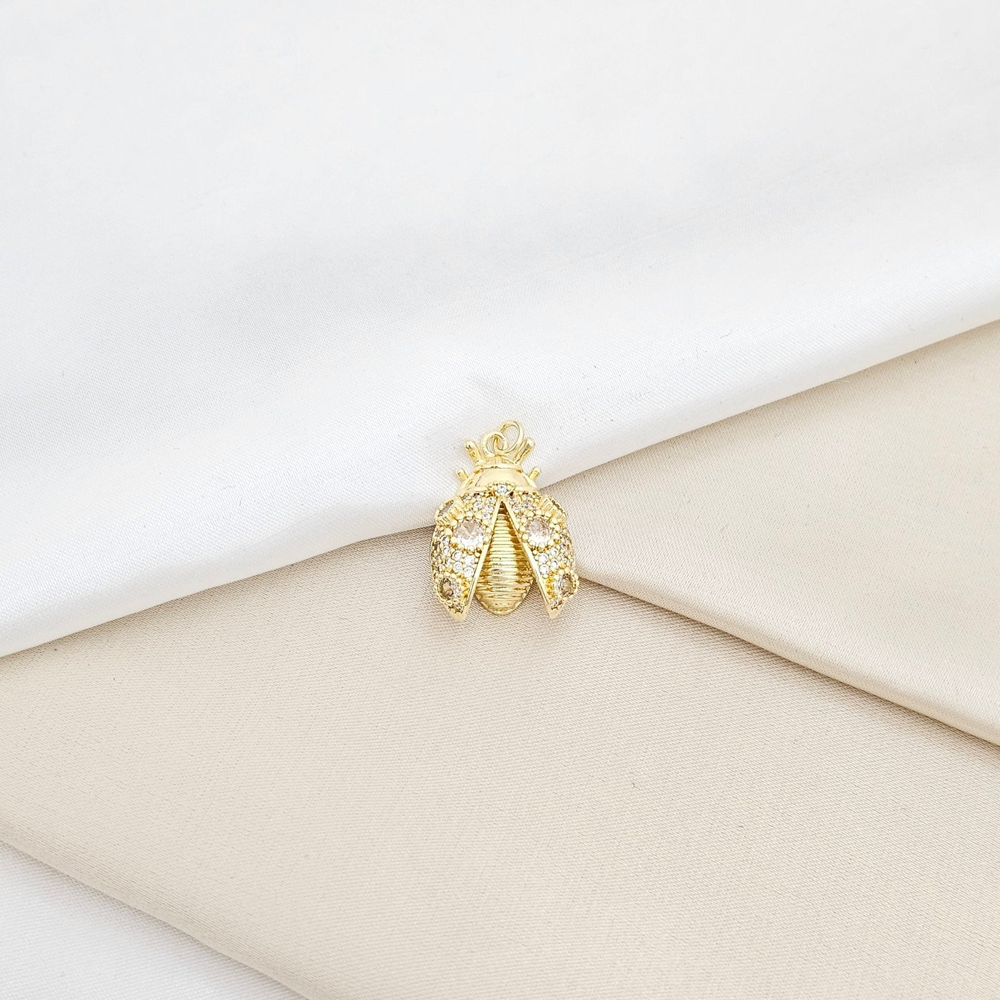 DIJE MARIQUITA GRANDE CON CIRCONES DORADO RF K6655