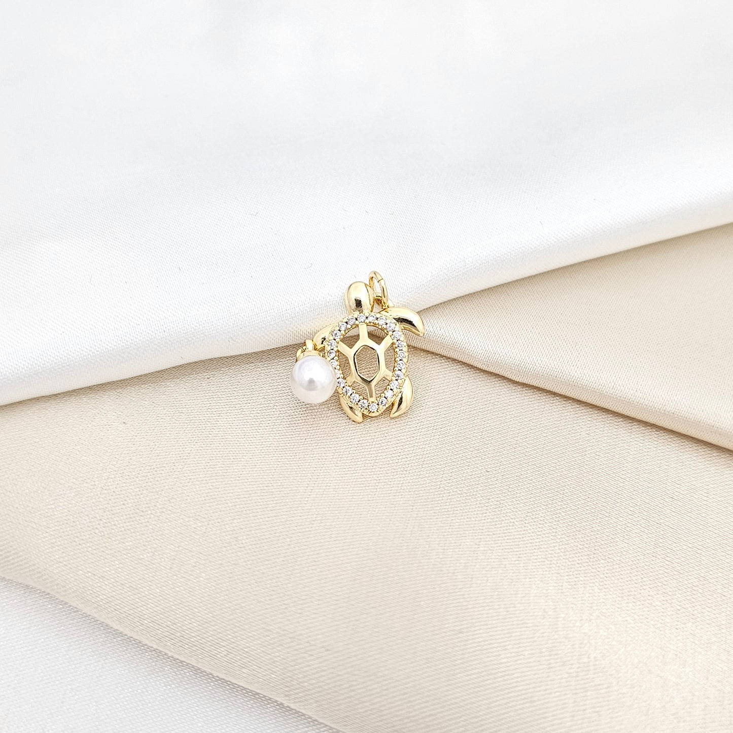 DIJE TORTUGA DORADO CON PERLA COLGANTE RF K6686