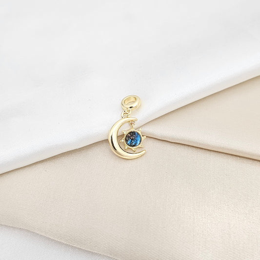CHARM LUNA DORADO Y SOL CON ESFERA AZUL RF K6690