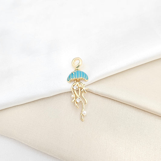 CHARM MEDUSA AZUL CON ESTRELLAS DE MAR DORADO RF K6694