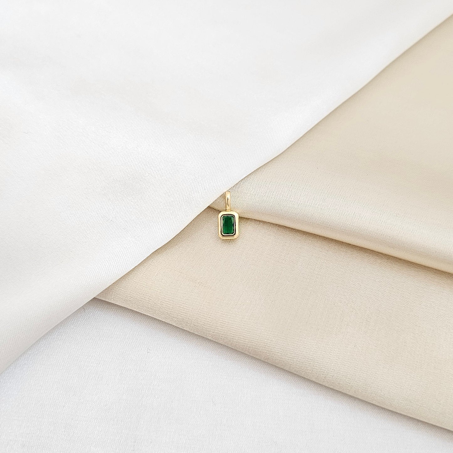 DIJE DORADO CIRCON RECTANGULAR VERDE RF K6718