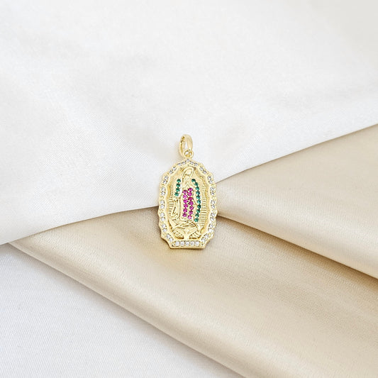 DIJE VIRGEN GRANDE DORADO CIRCONES VERDES Y FUCSIA RF K6796