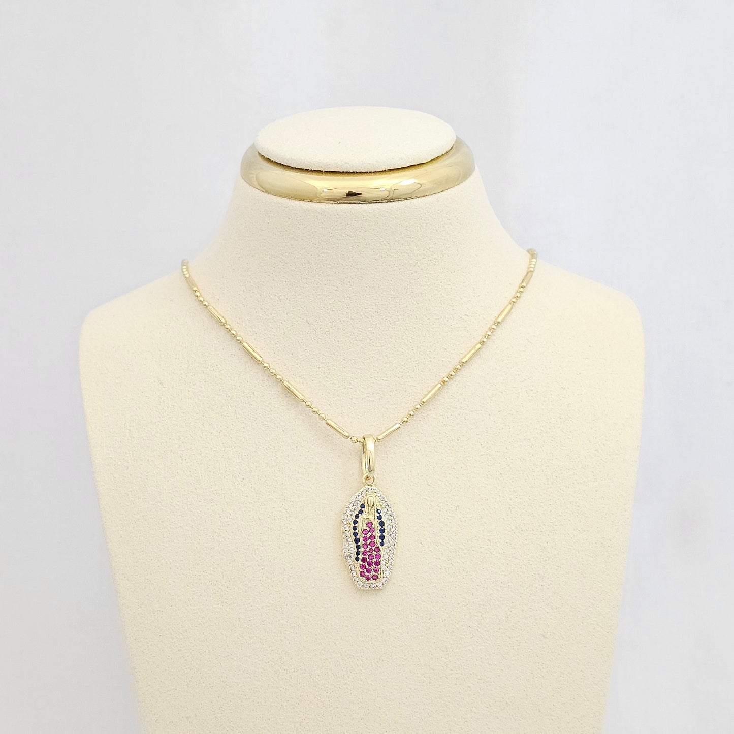 DIJE VIRGEN DORADO CIRCONES CRISTAL Y FUCSIA RF K6802