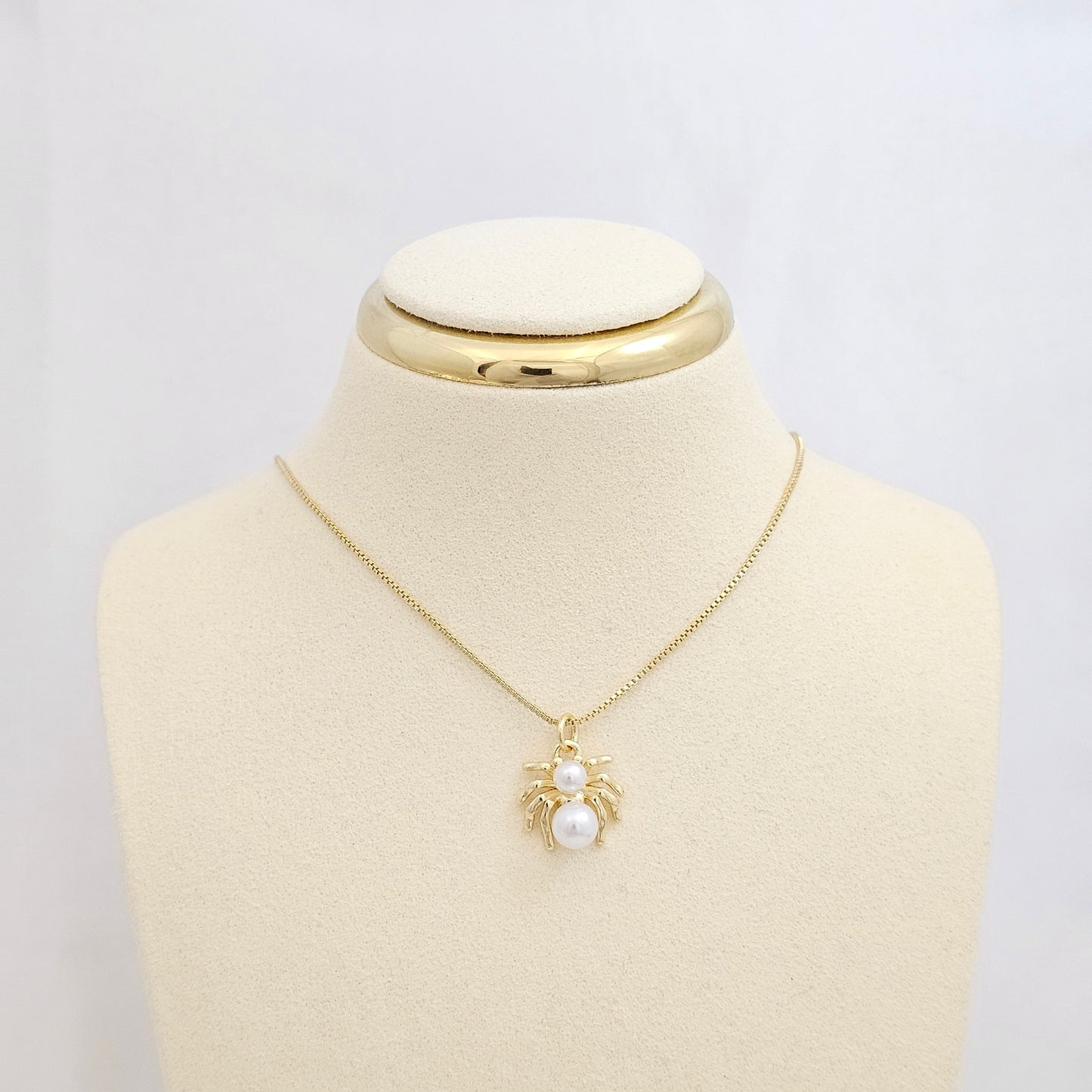DIJE ARAÑA DORADO CON PERLAS RF K7097