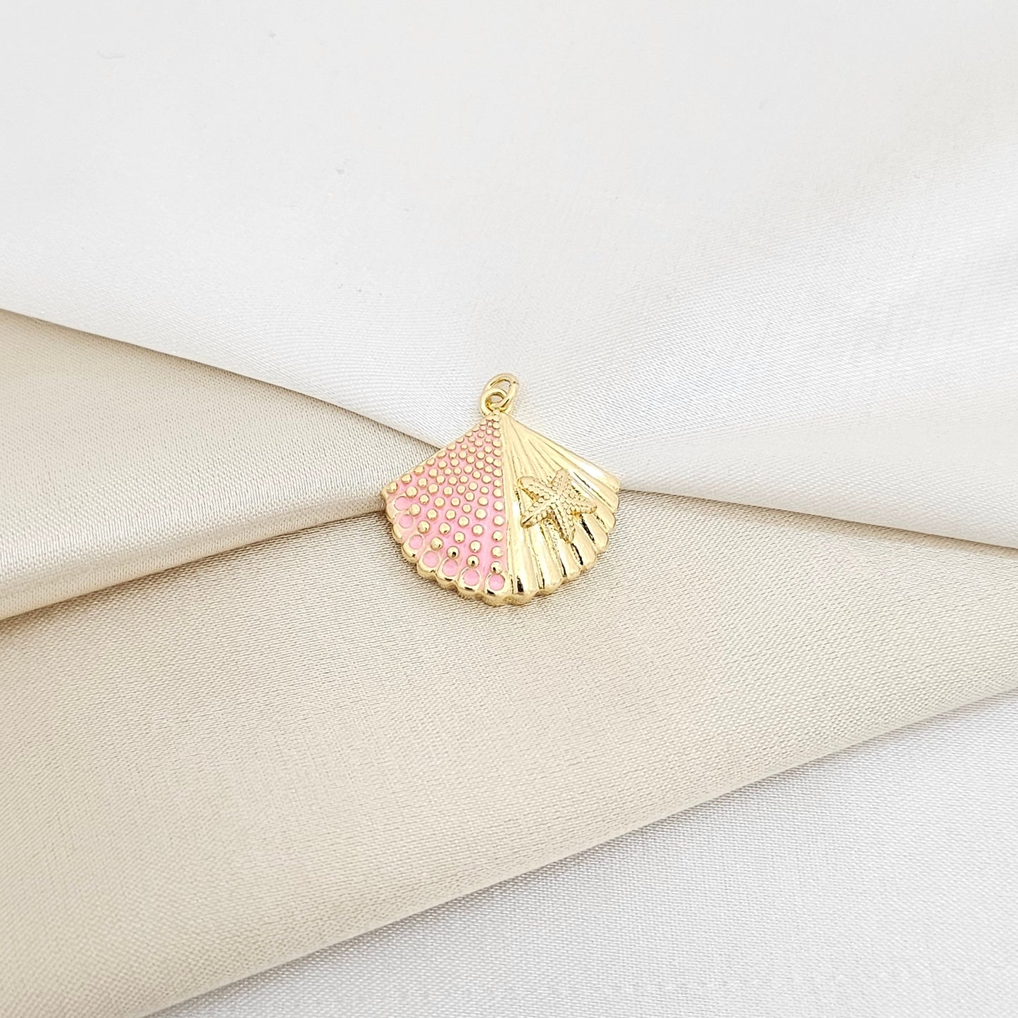 DIJE CONCHA Y ESTRELLA DE MAR ROSA Y DORADO RF K7139