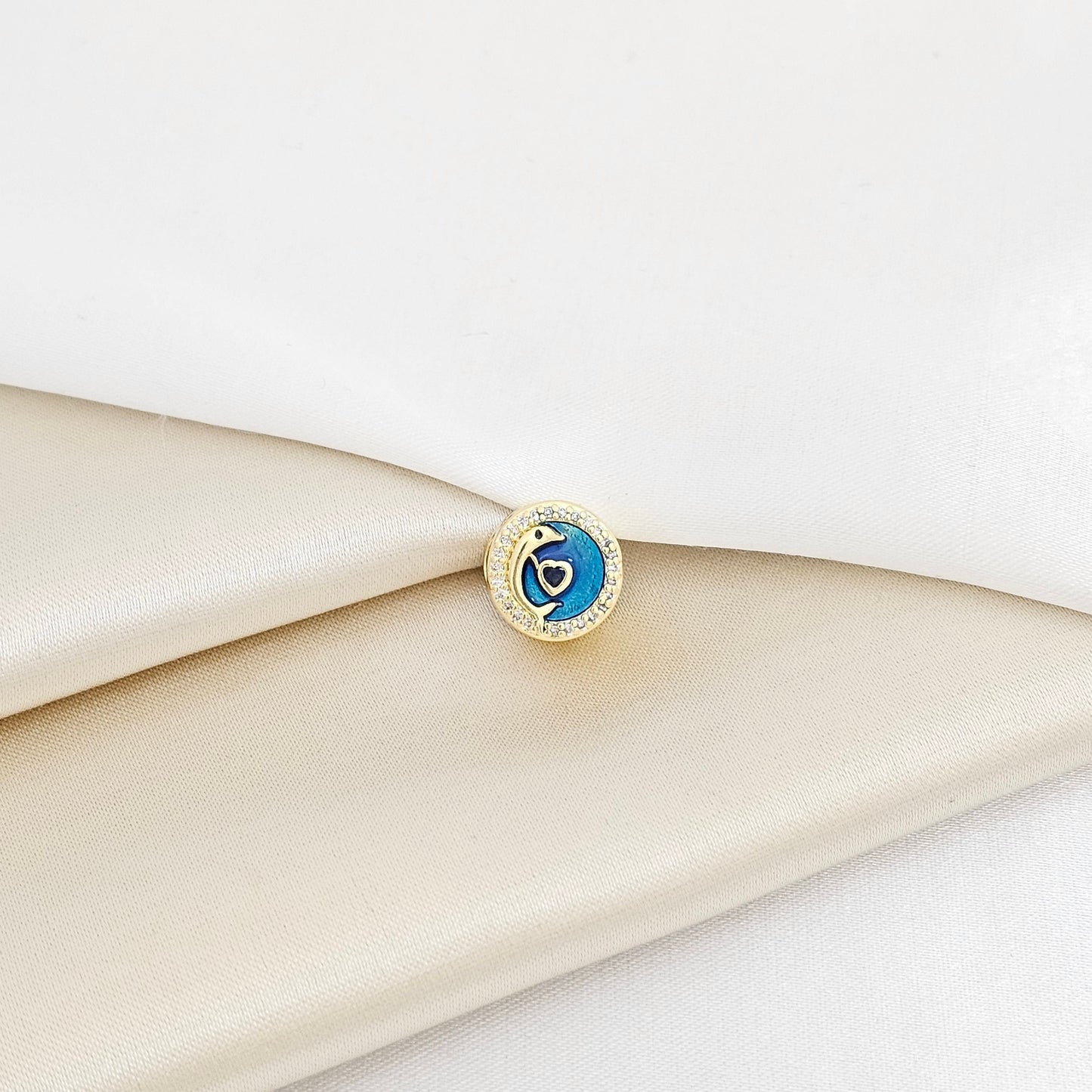CHARM REDONDO AZUL CON DELFIN Y CORAZON DORADO RF K7274