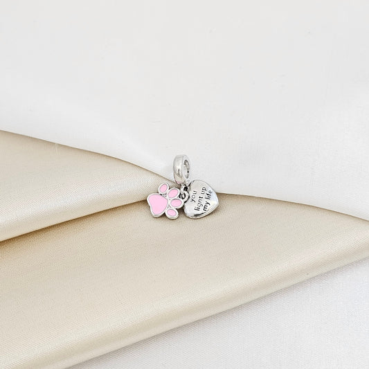 CHARM CORAZON PLATEADO Y HUELLA ROSA RF K7279