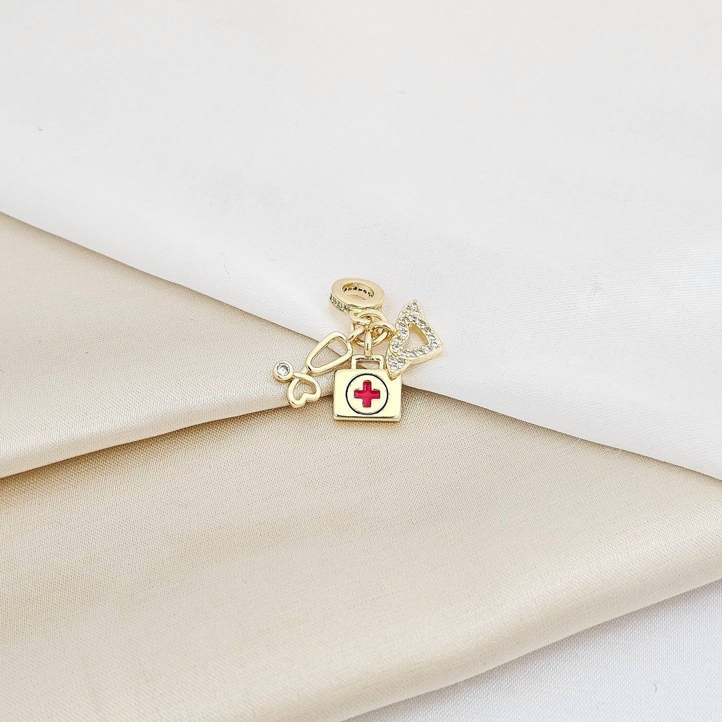 CHARM BOTIQUIN ROJO Y CORAZON DORADO RF K7445