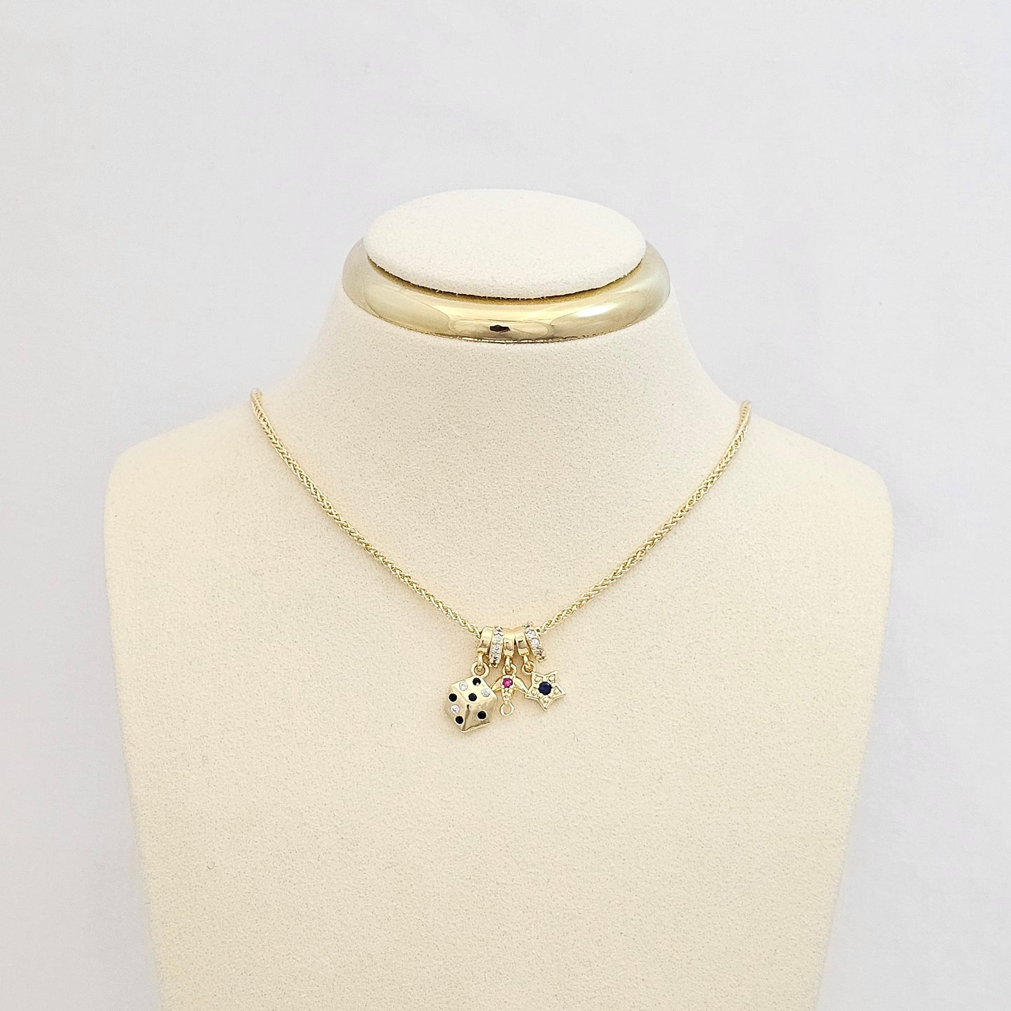 DIJE DADO ANCLA Y ESTRELLA DORADO RF K7544