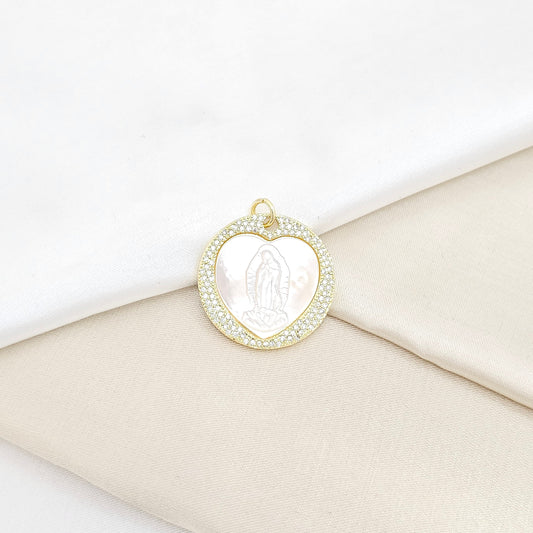 DIJE CIRCULO DORADO CORAZON Y VIRGEN DE NACAR RF K7644