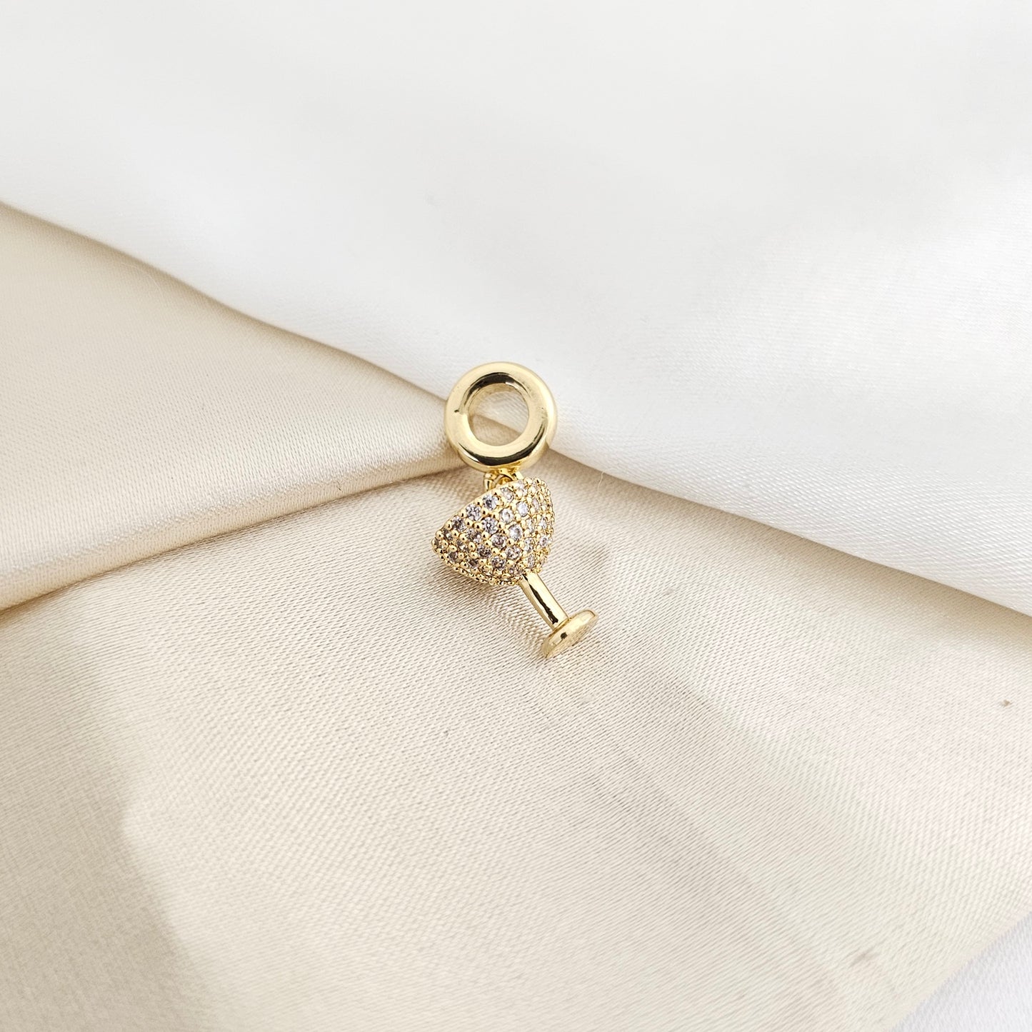 CHARM COPA CON CIRCONES DORADO RF K7799