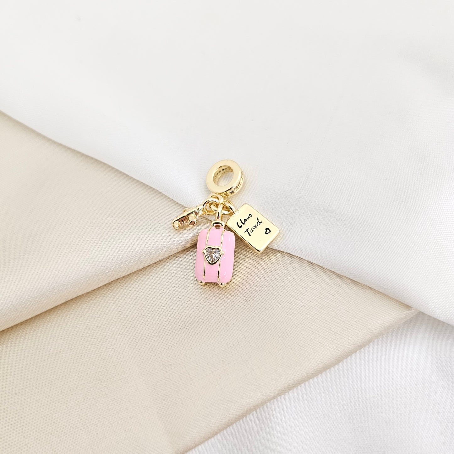 CHARM MALETA ROSA AVION Y CARTA DORADO RF K7856