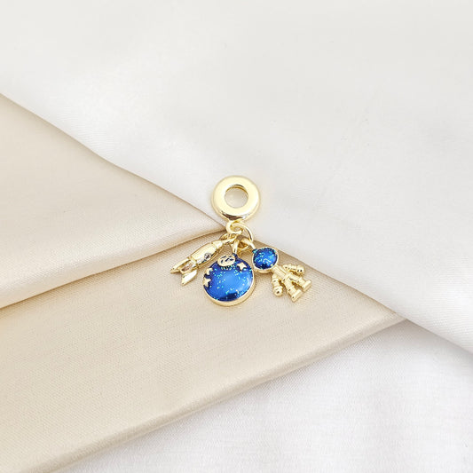 CHARM ASTRONAUTA COHETE Y PLANETA DORADO RF K7864