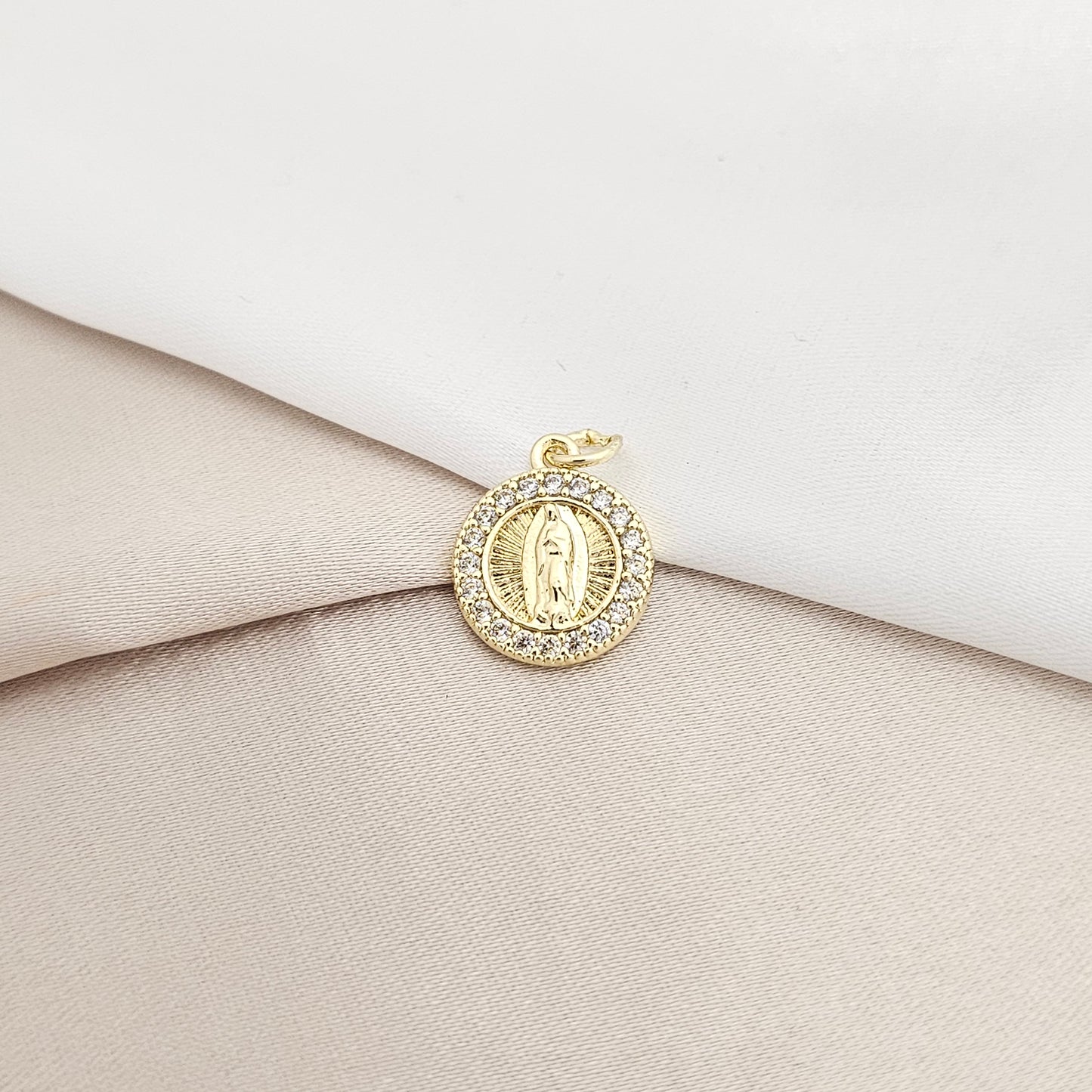DIJE MEDALLA MINI VIRGEN DE GUADALUPE DORADO RF K7961