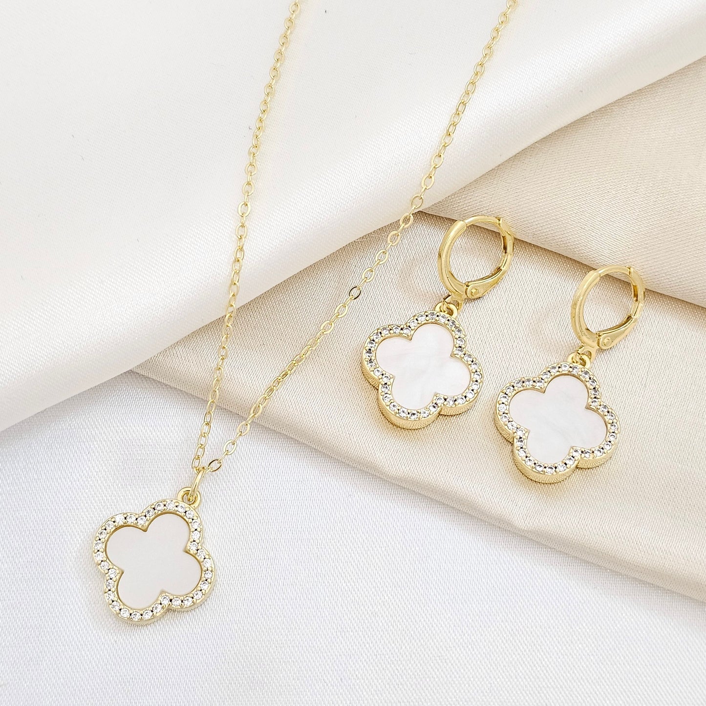 SET CADENA Y CANDONGA DORADO TREBOL BLANCO RF K6240
