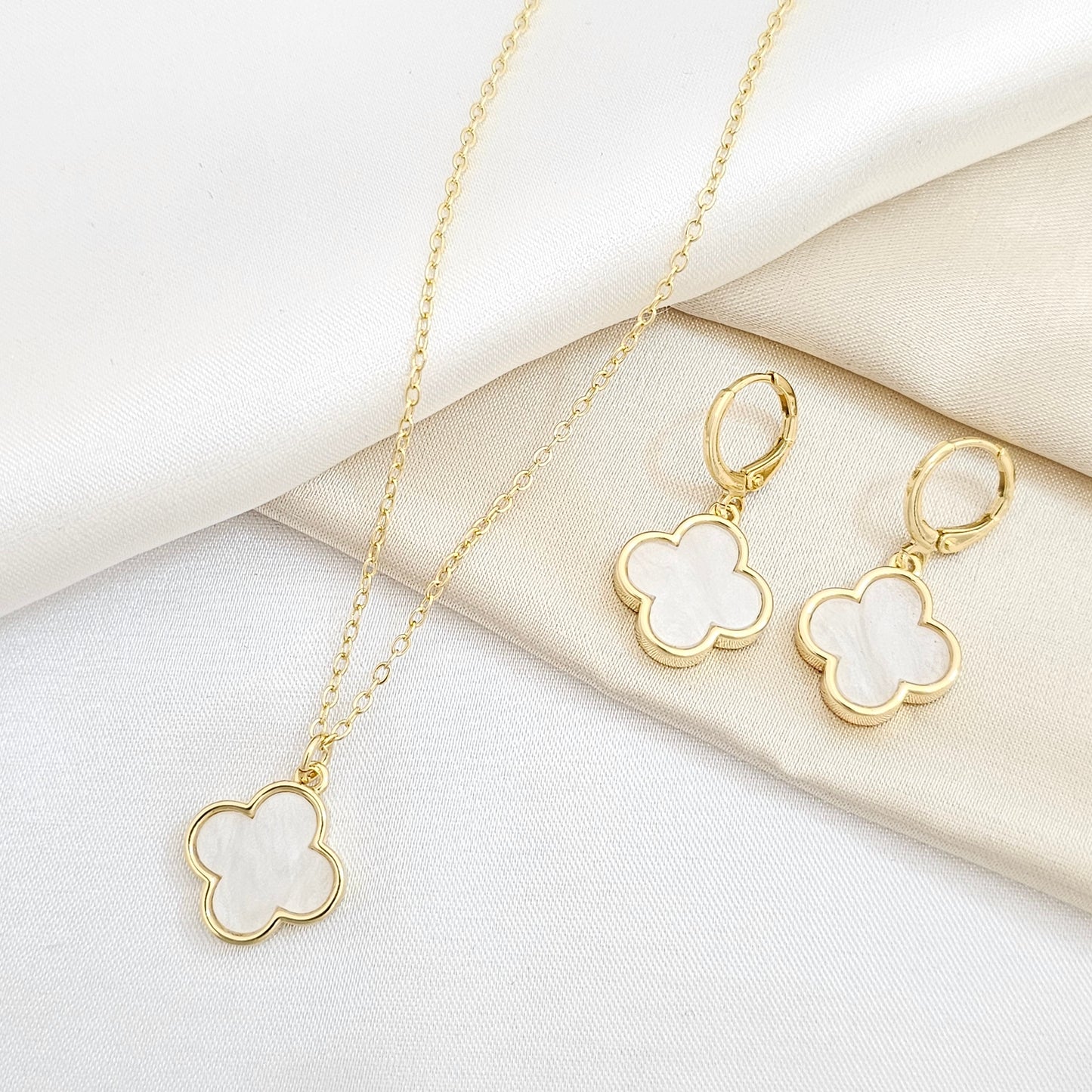 SET CADENA Y CANDONGA DORADO TREBOL LISO BLANCO RF K6244