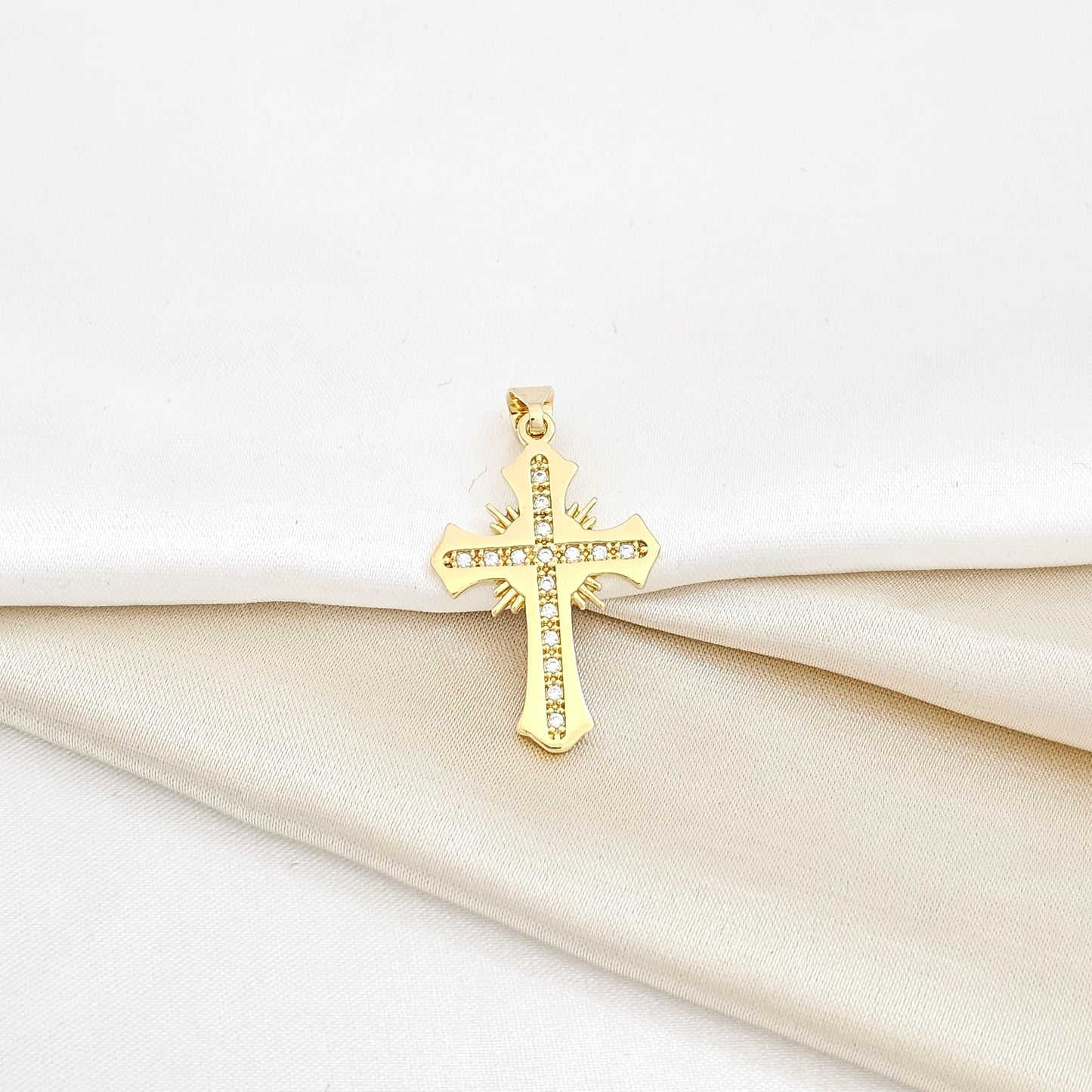DIJE CRUZ SAGRADA CIRCONIAS LAM 18K RF B/23035-CRISTAL