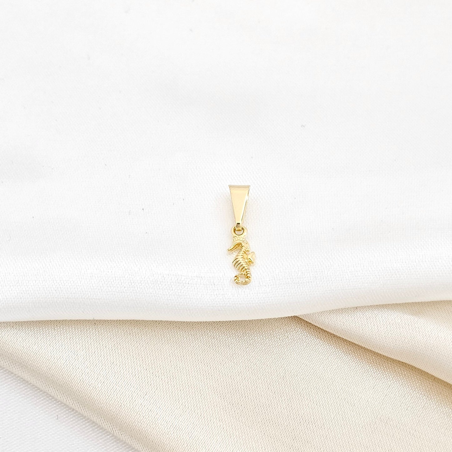 DIJE CABALLO DE MAR LAM 18K - 23259