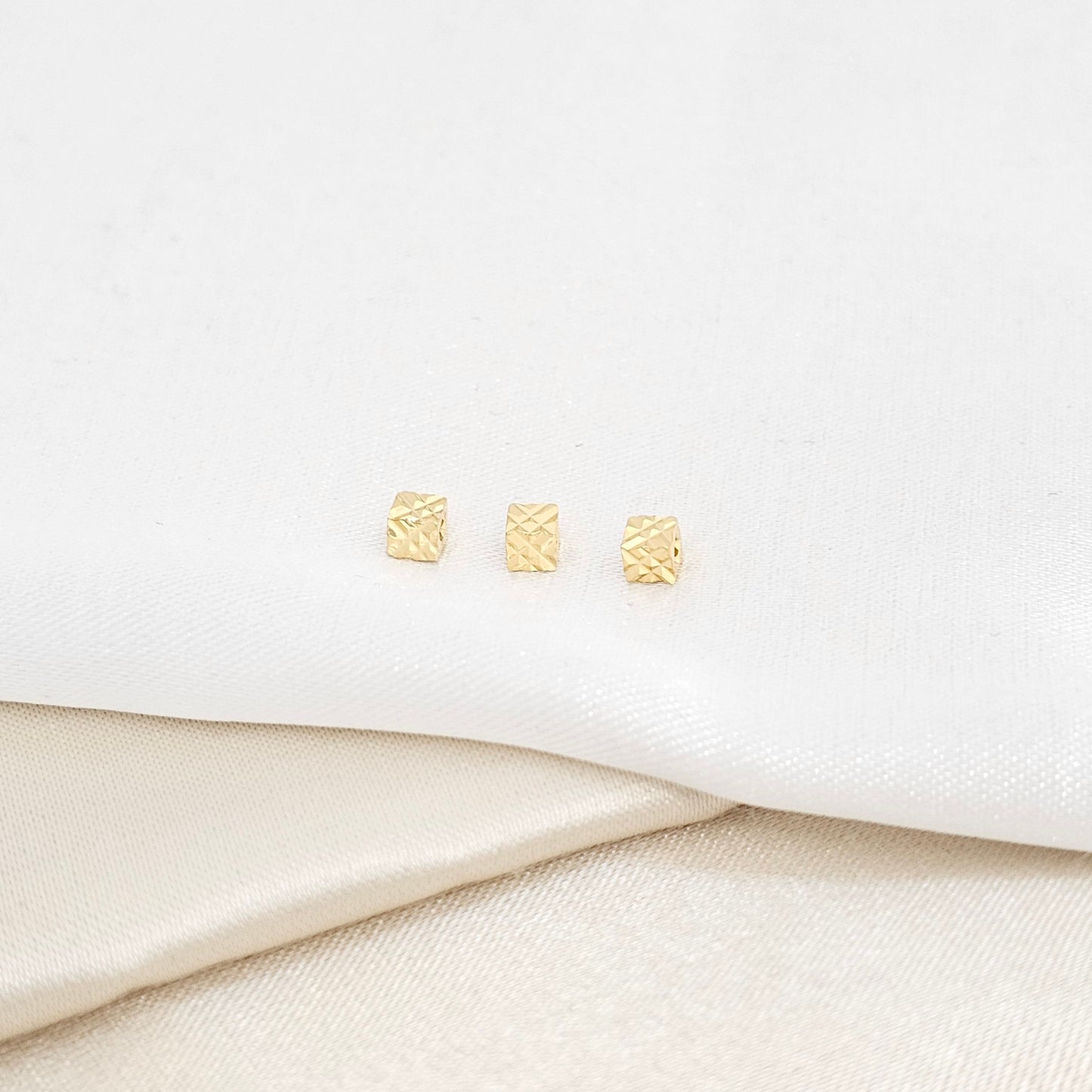 HERRAJE R CUADRADO X 3UNDS - 3.5MM. LAM 18K RF B/23327