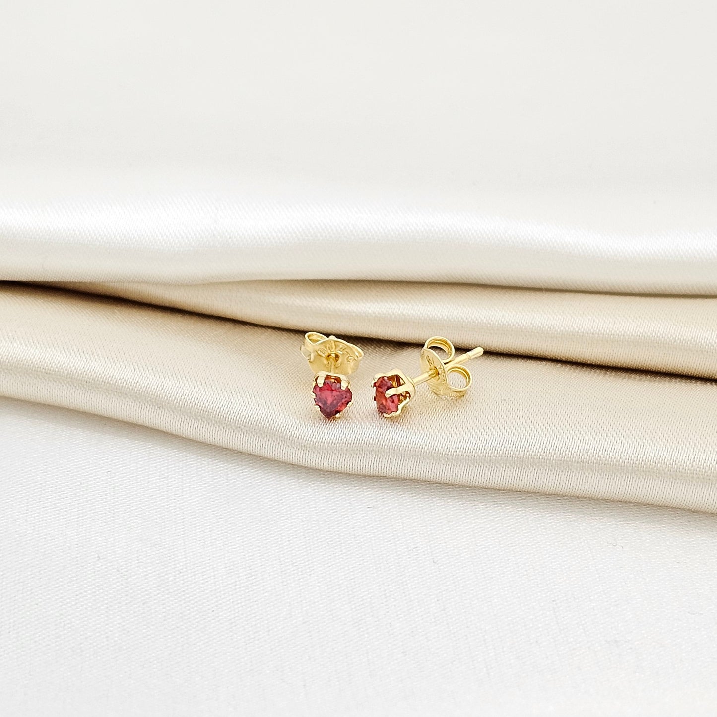 ARETE TOPO CON CIRCONIA CORTADA EN FRM CORAZON LAM 18K RF B/33023-Rojo