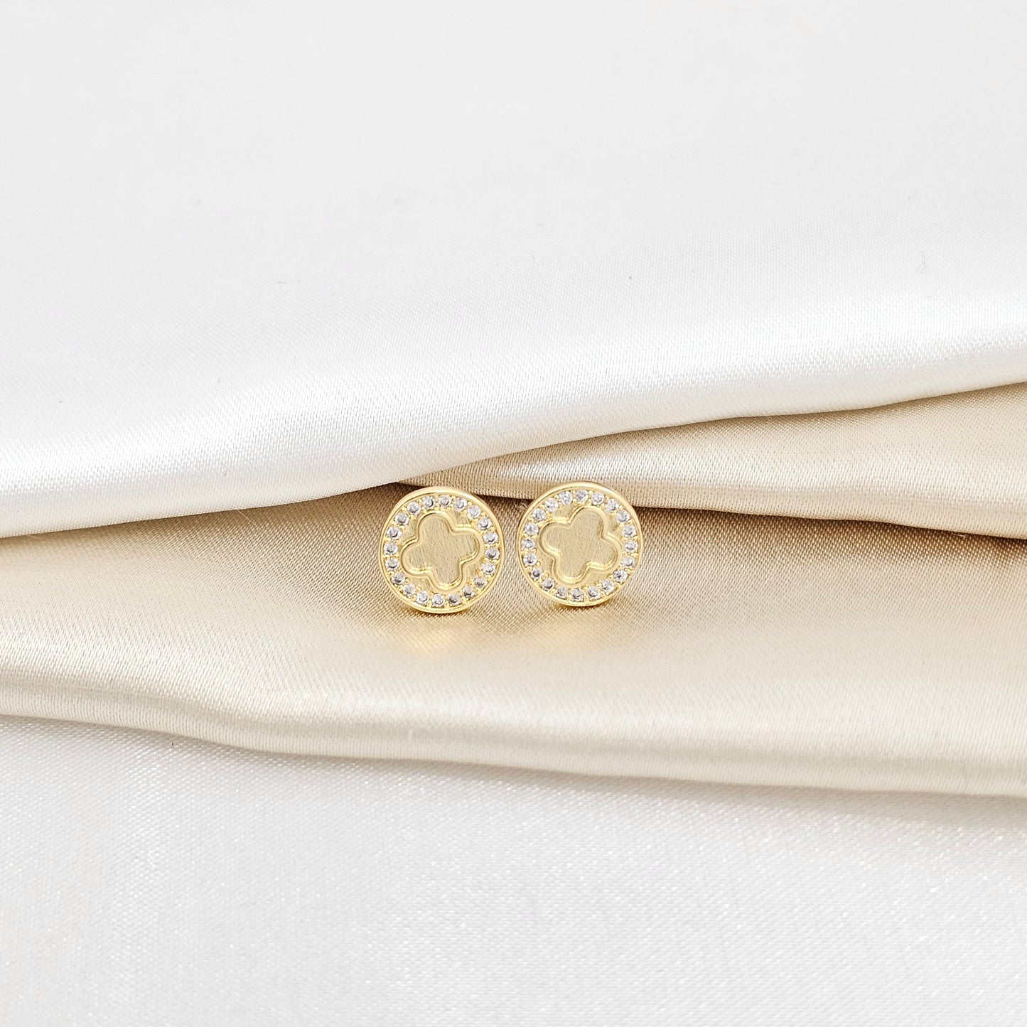 ARETES CLOVER REDONDO CIRCONIAS 1 CM. LAM 18K. RF 34257
