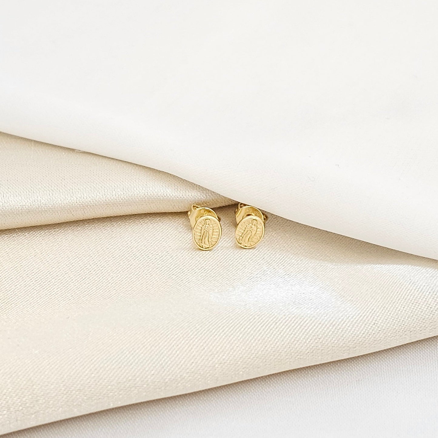 ARETA TOPO GUADALUPE 6MM LAM 18K B/30008