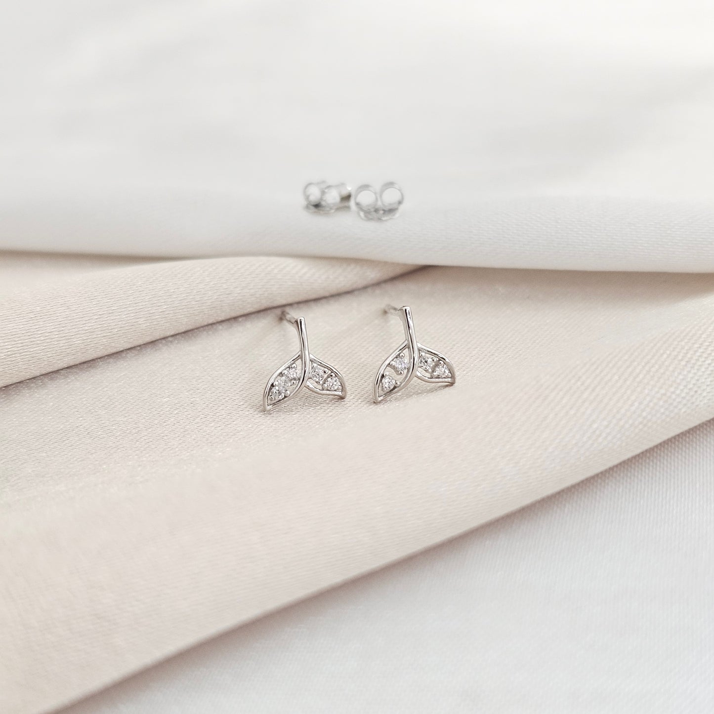 ARETAS TOPO SIREN TAIL 6MM PLATA B/S/30036/CONT