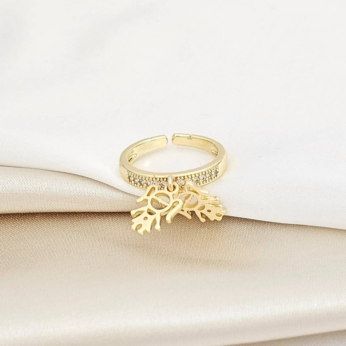 Anillo Circones Con Dijes Niñas Dorado Rf K5761