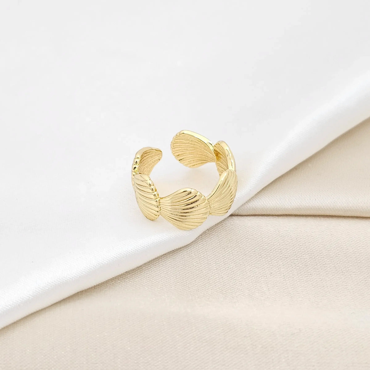 Anillo Conchas Dorado Rf K6532