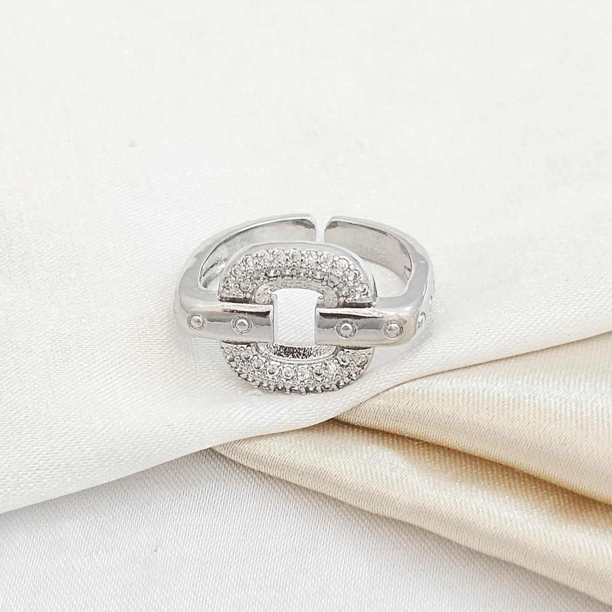 Anillo Cuadrado Con Aro Plateado Rf K5095