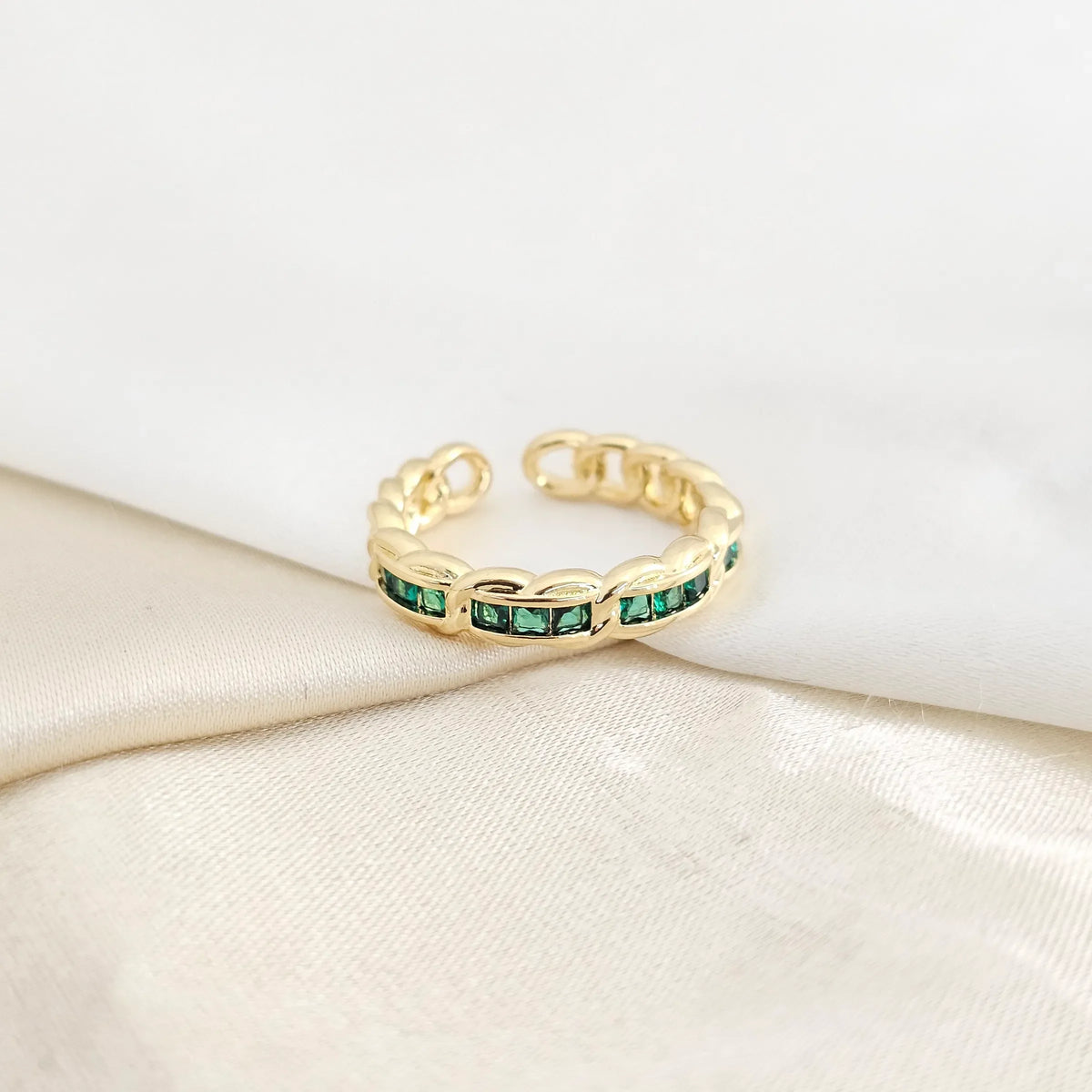Anillo Cubano Dorado Circones Verdes Rf K7812