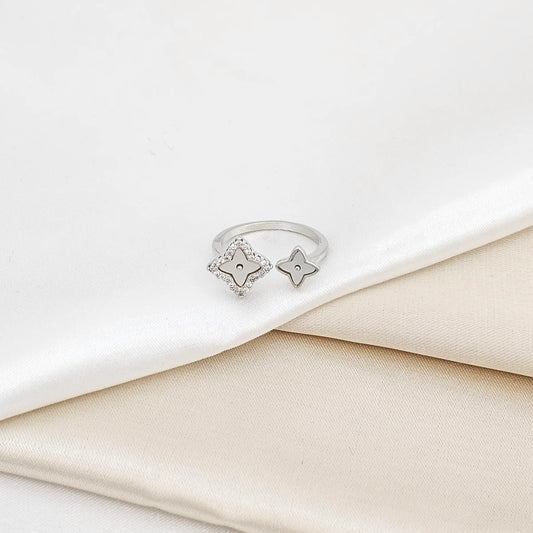 Anillo Doble Flor Con Nacar Y Circones Plateado Rf K6310