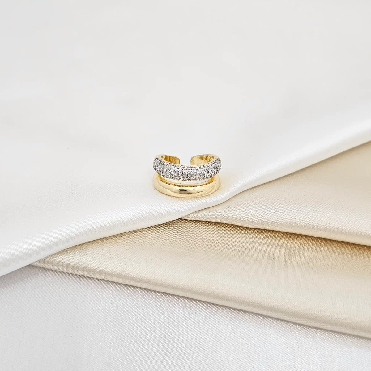 Anillo Doble Linea Dorado Con Circones Plateado Rf K6946