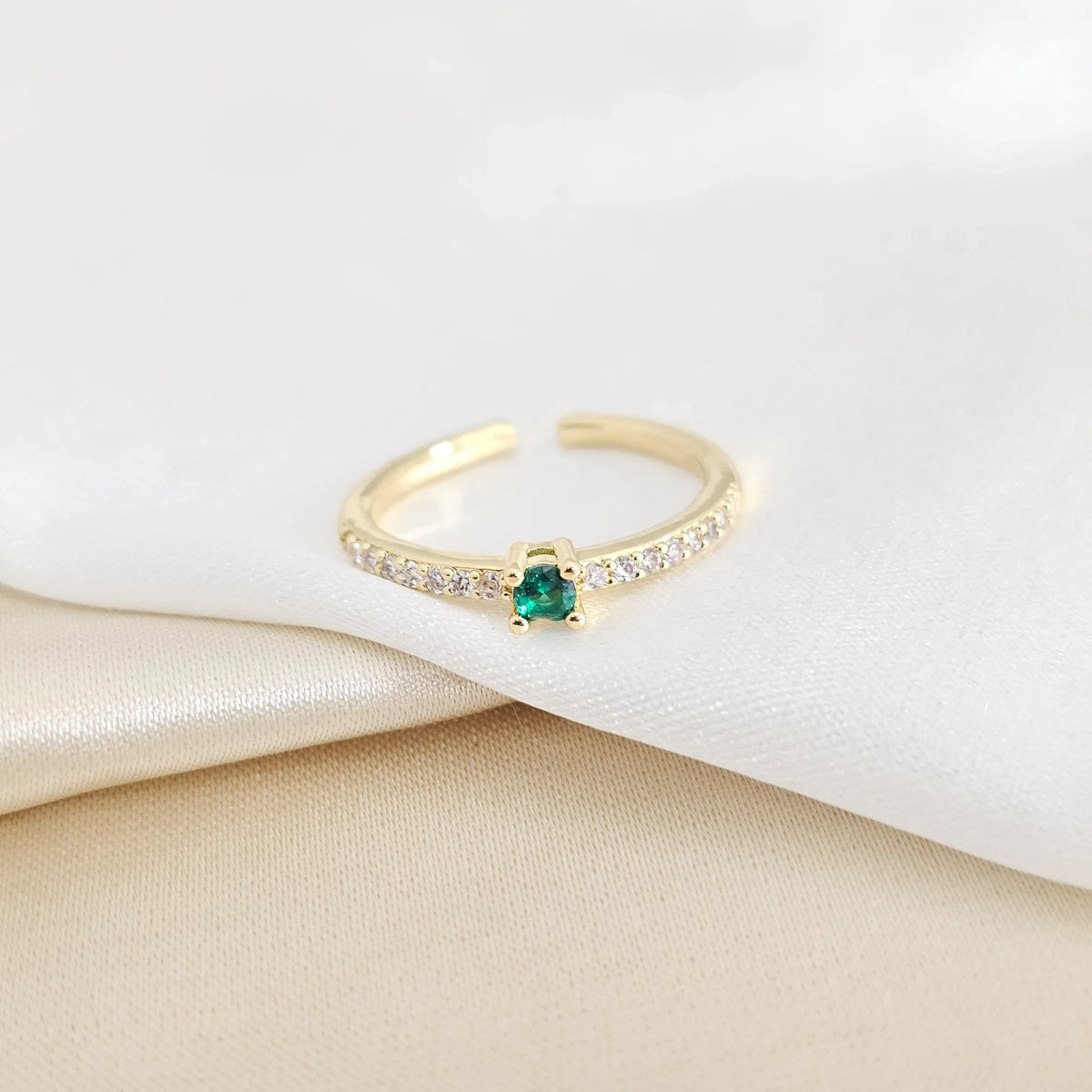Anillo Dorado Con Circon Verde Rf K7934