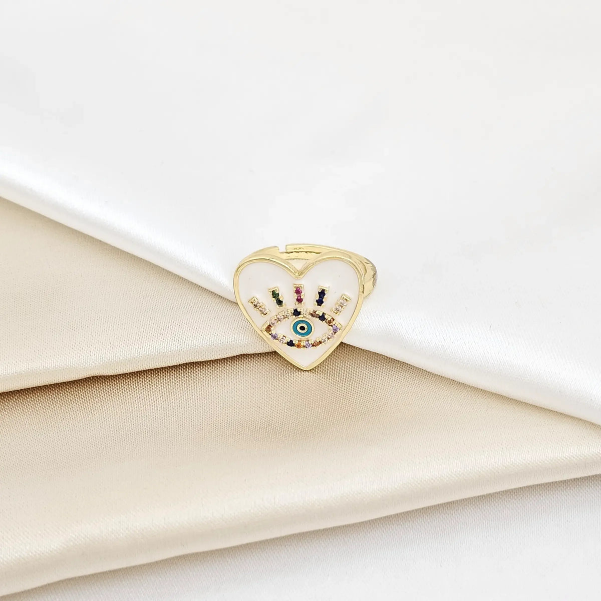 Anillo Dorado Corazon Blanco Y Ojo Con Circones Rf K5650
