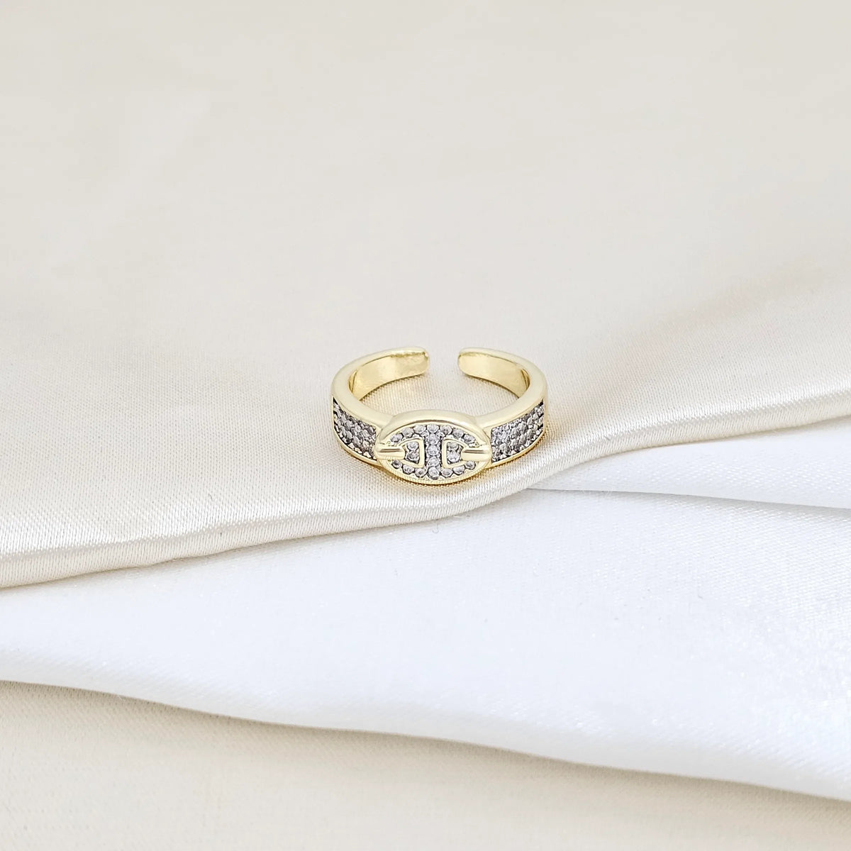 Anillo Elegante Dorado Con Circones Plateado Rf K5818