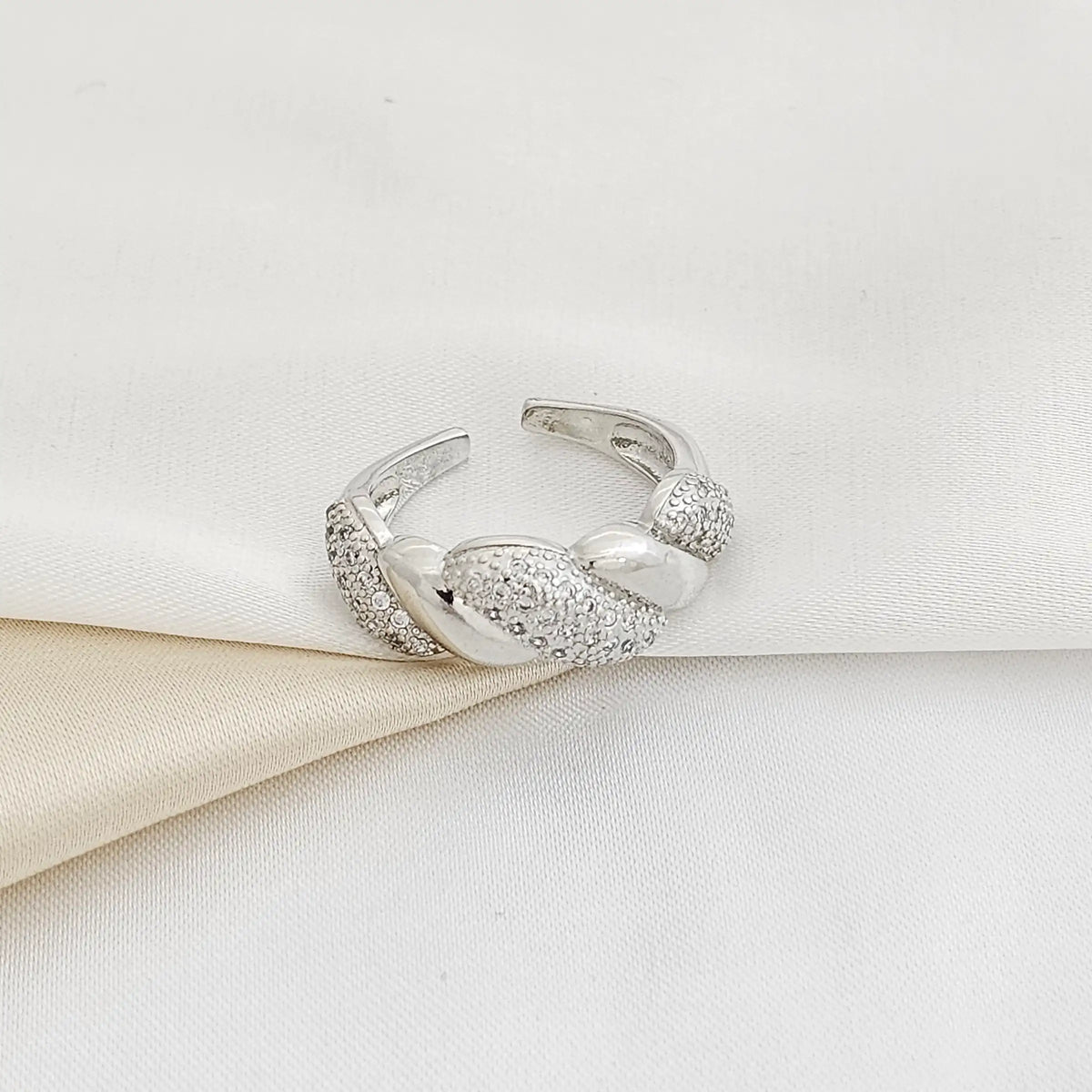 Anillo Entrelazado Circones Plateado Rf K2472