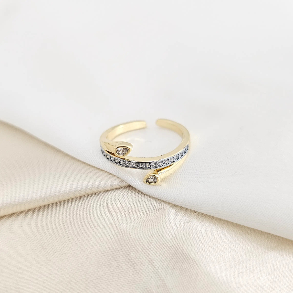 Anillo Gotas Dorado Con Circones Plateado Rf K7814