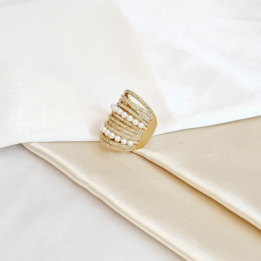 Anillo Grande Lineas Con Perlas Y Circones Dorado Rf K4439