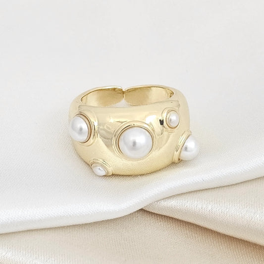 Anillo Grueso Dorado Con Cinco Perlas Rf K4923