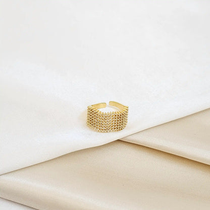 Anillo Grueso Ondulado Con Circones Dorado Rf K7583