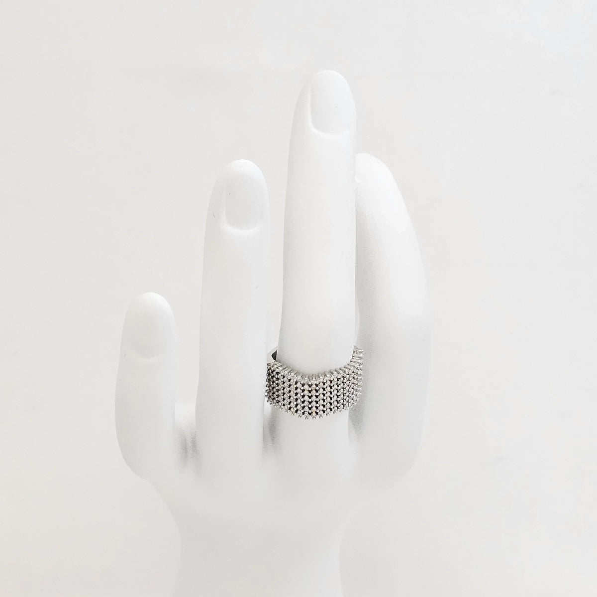 Anillo Grueso Ondulado Con Circones Plateado Rf K7584