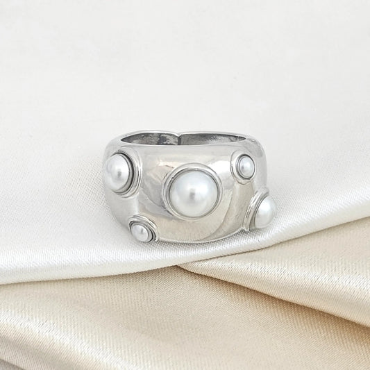 Anillo Grueso Plateado Con Cinco Perlas Rf K4924