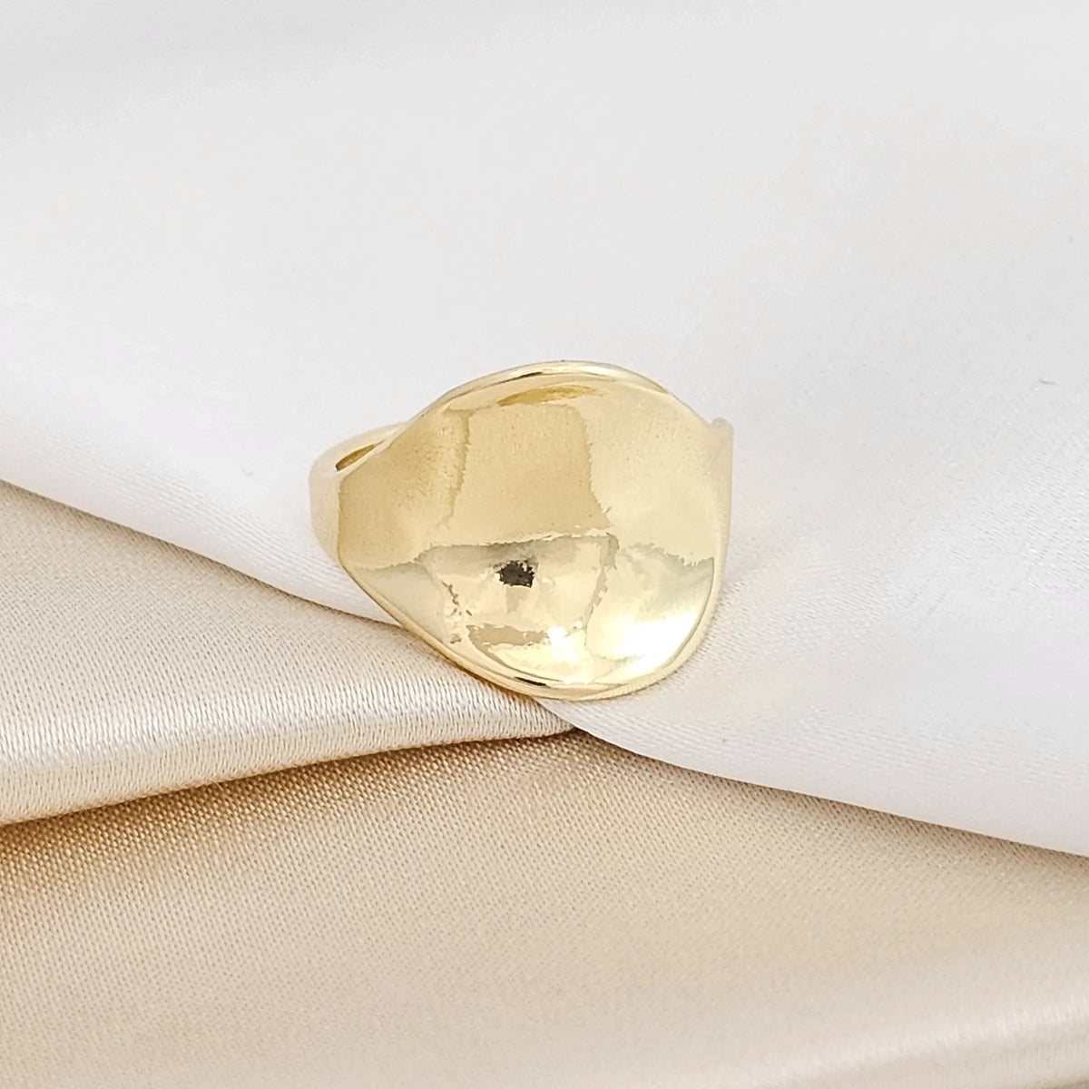 Anillo Hoja Grande Lisa Dorado Rf K4055